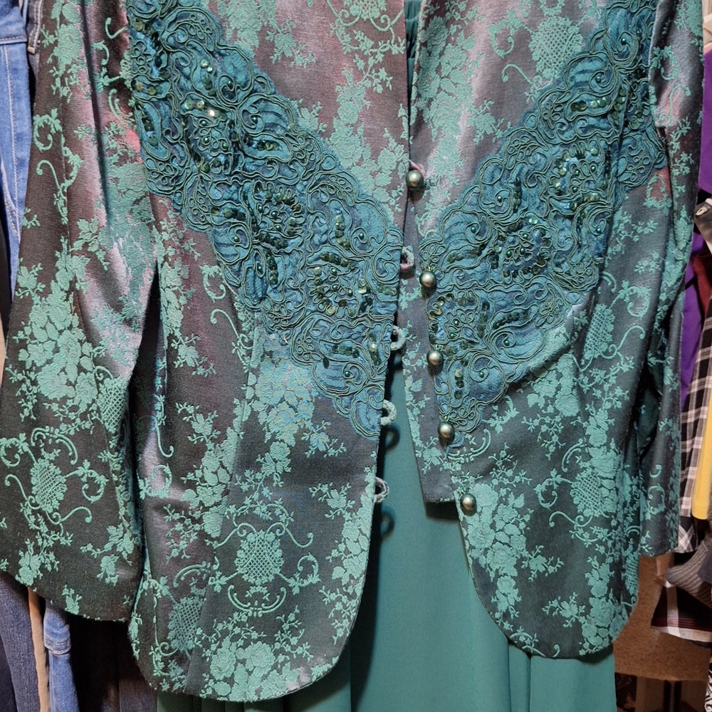 Green Embroidered Women's Top And Skirt